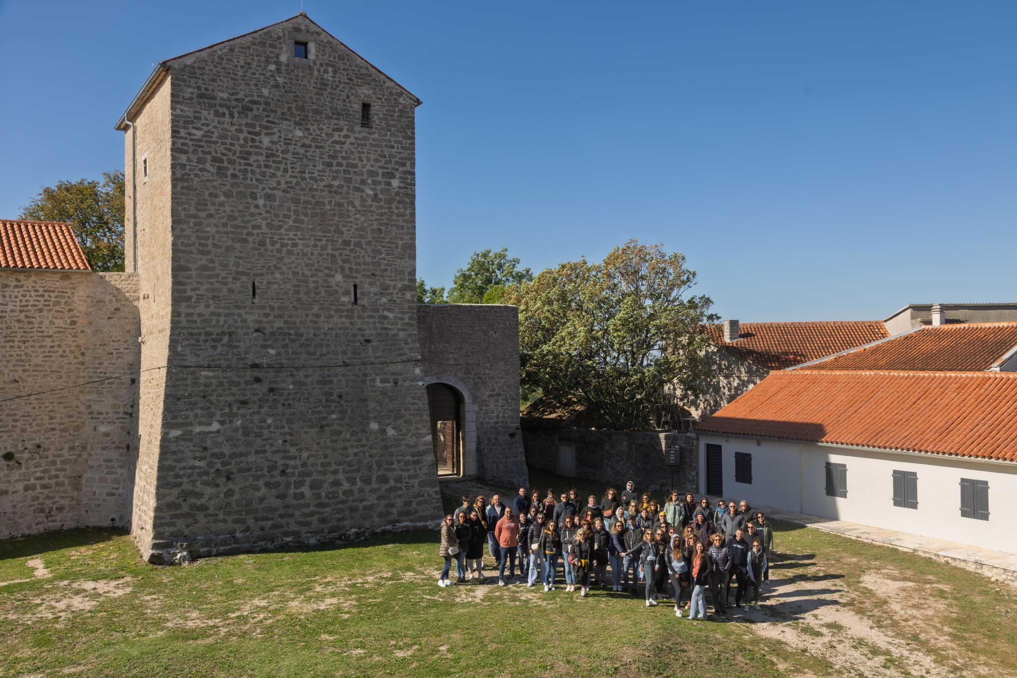 Aerial of a large Authland group photo at Benkovac heritage museum